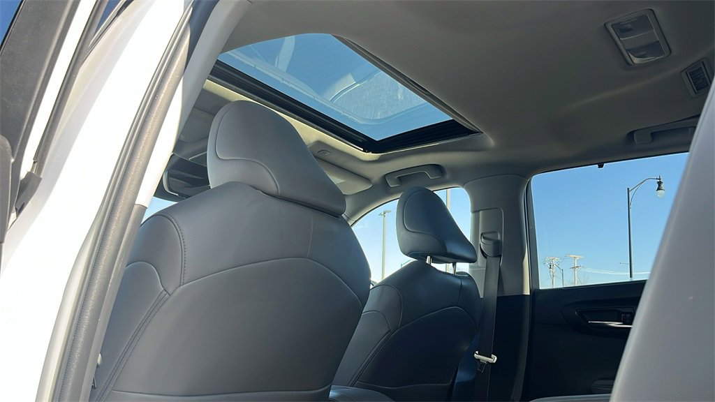 Used 2023 Toyota Highlander XLE image 42