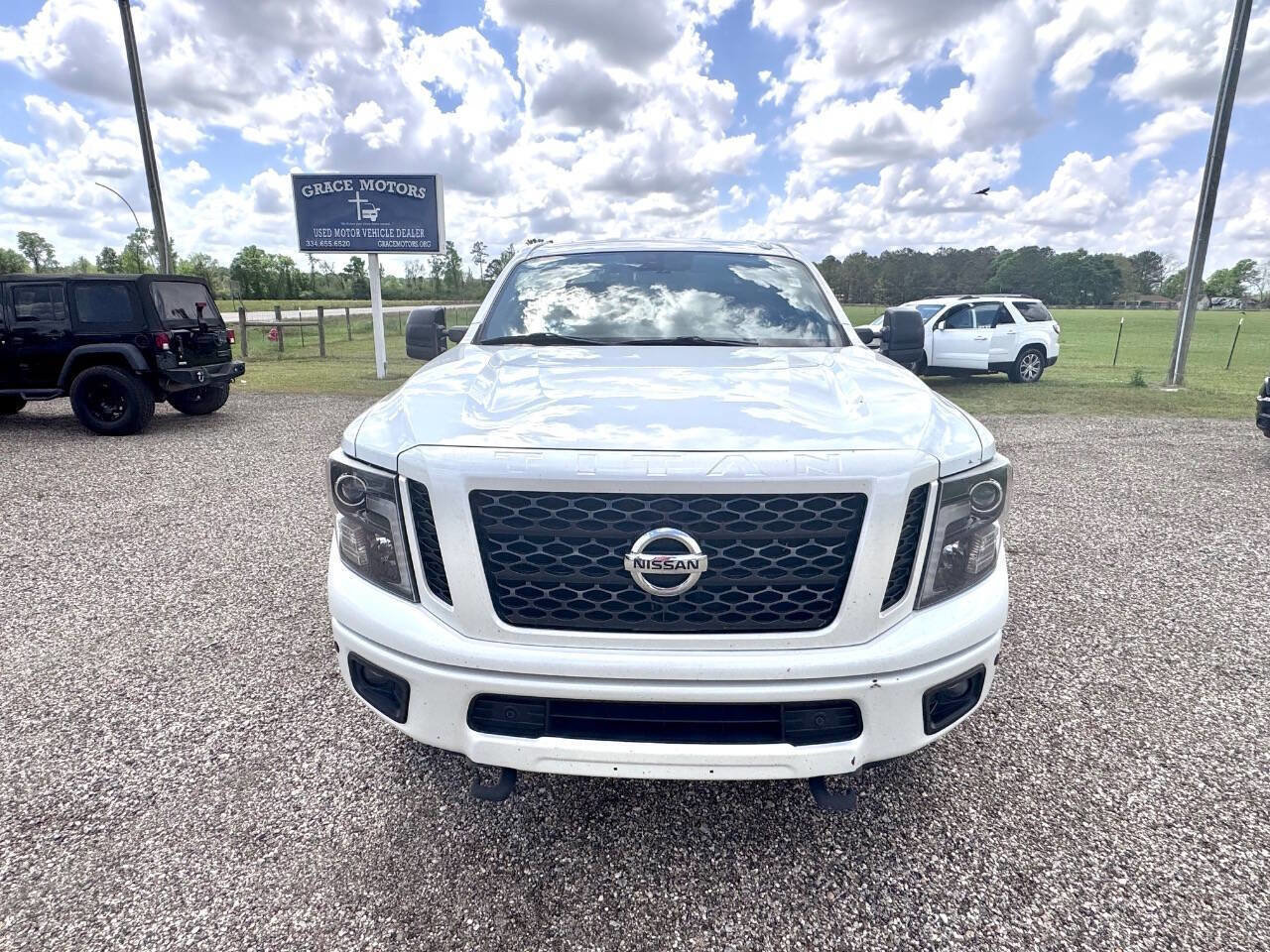 Used 2018 Nissan Titan SV w/ SV Convenience Package image 5