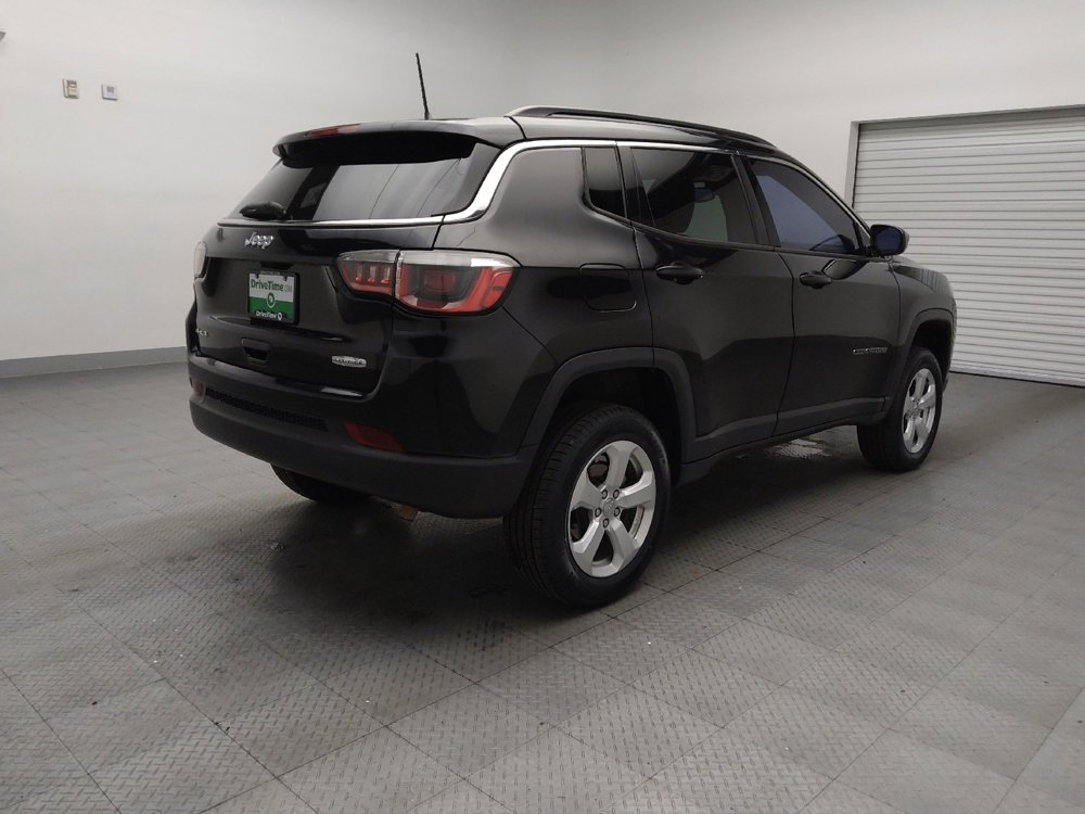 Used 2017 Jeep Compass Latitude image 9