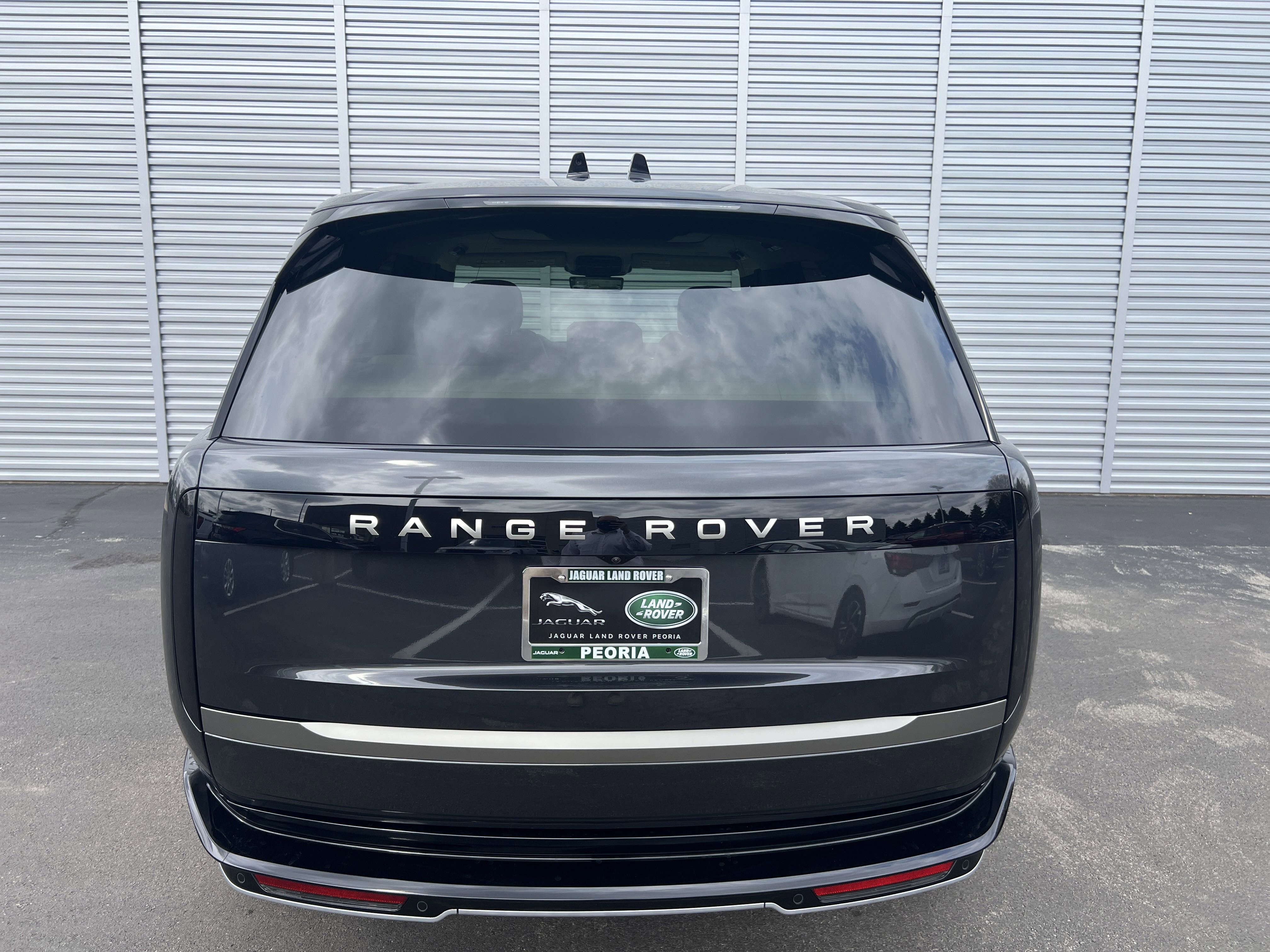 New 2025 Land Rover Range Rover SE image 4