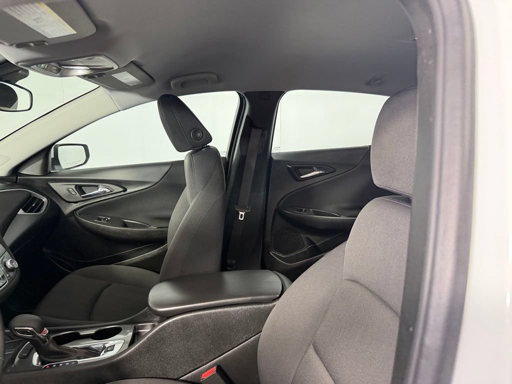 Used 2025 Chevrolet Malibu RS FWD image 23