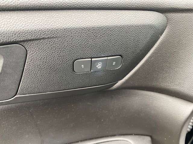 Used 2017 Chevrolet Traverse LT image 19