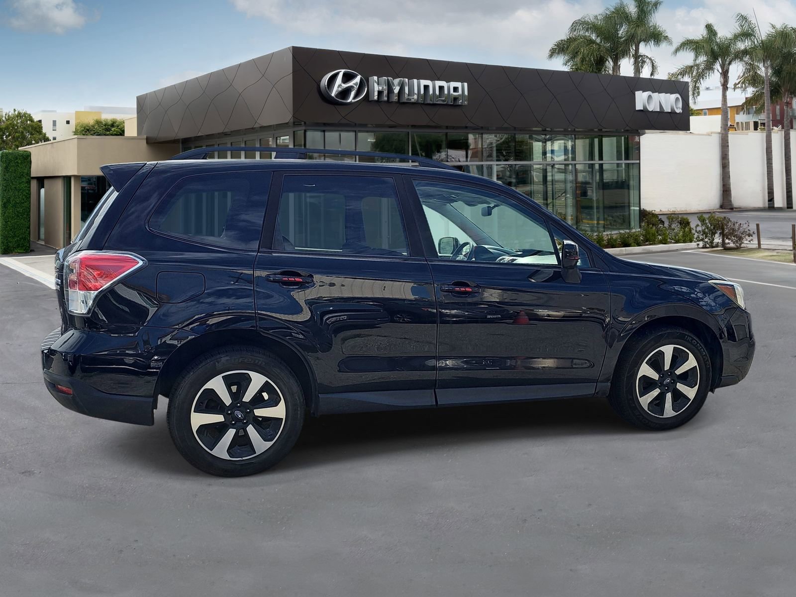 Used 2017 Subaru Forester 2.5i Premium image 2