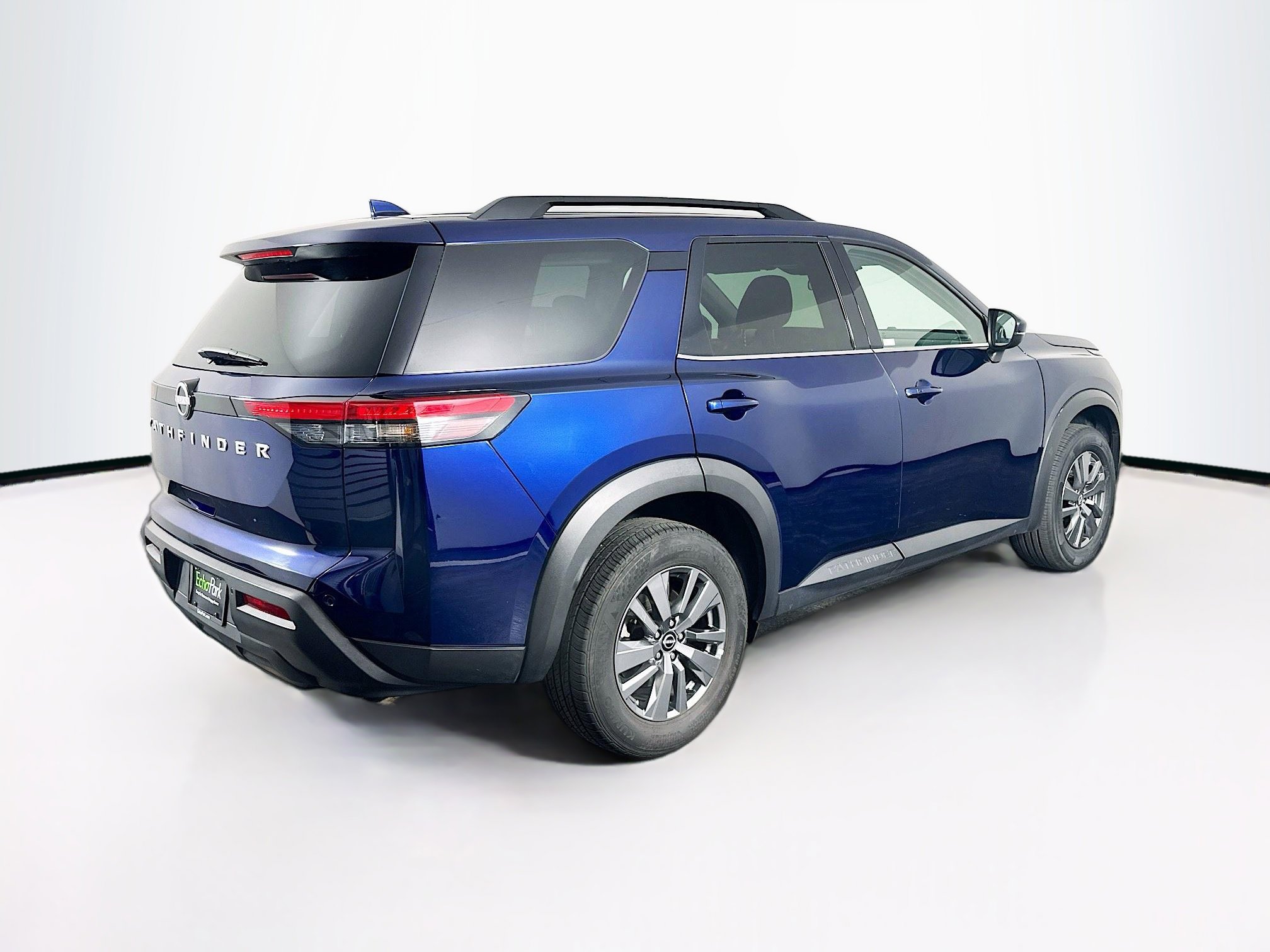 Used 2025 Nissan Pathfinder SV FWD image 9