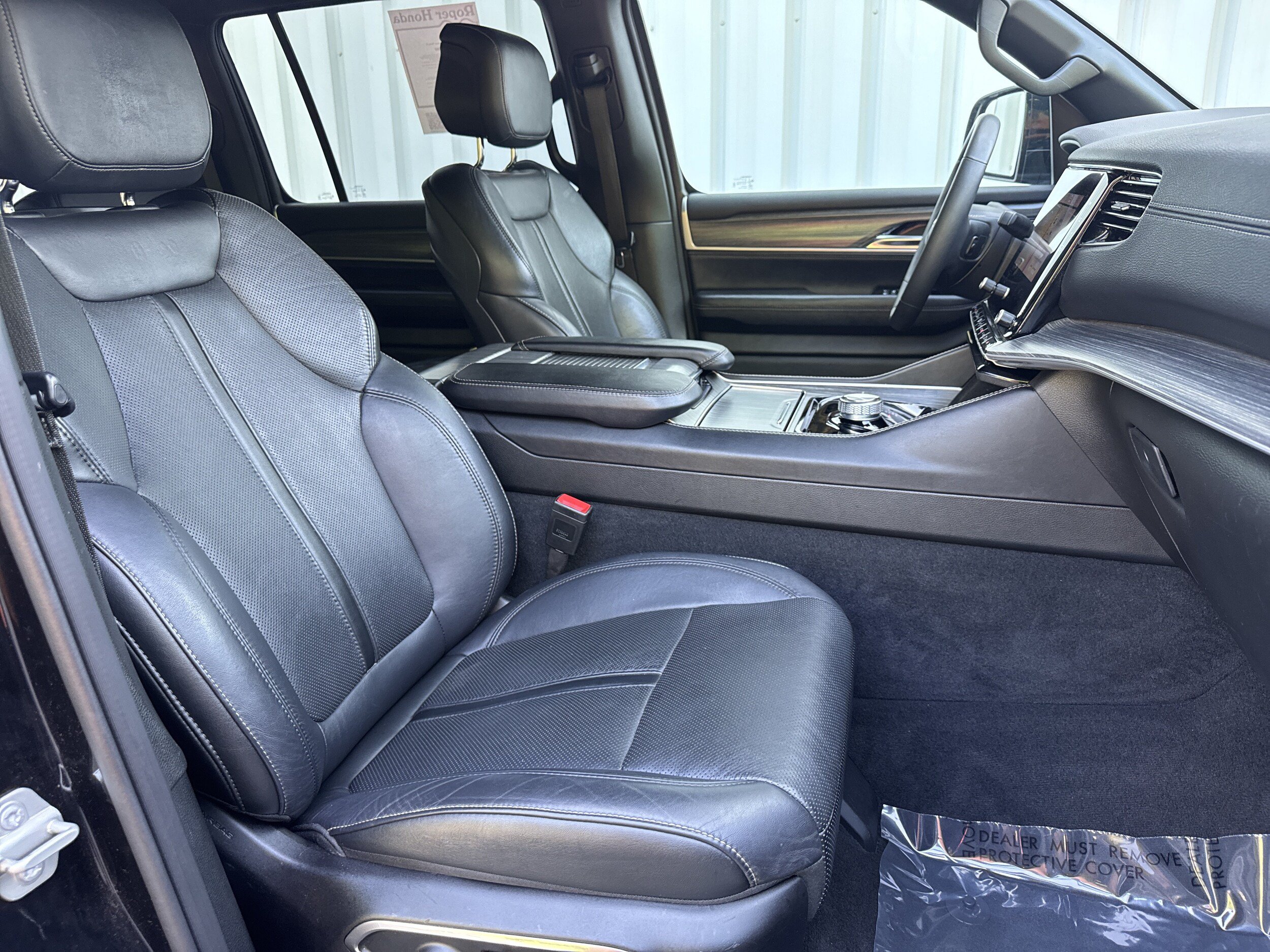 Used 2024 Jeep Wagoneer Series II w/ Flexible Seating Group AWD/4WD image 15