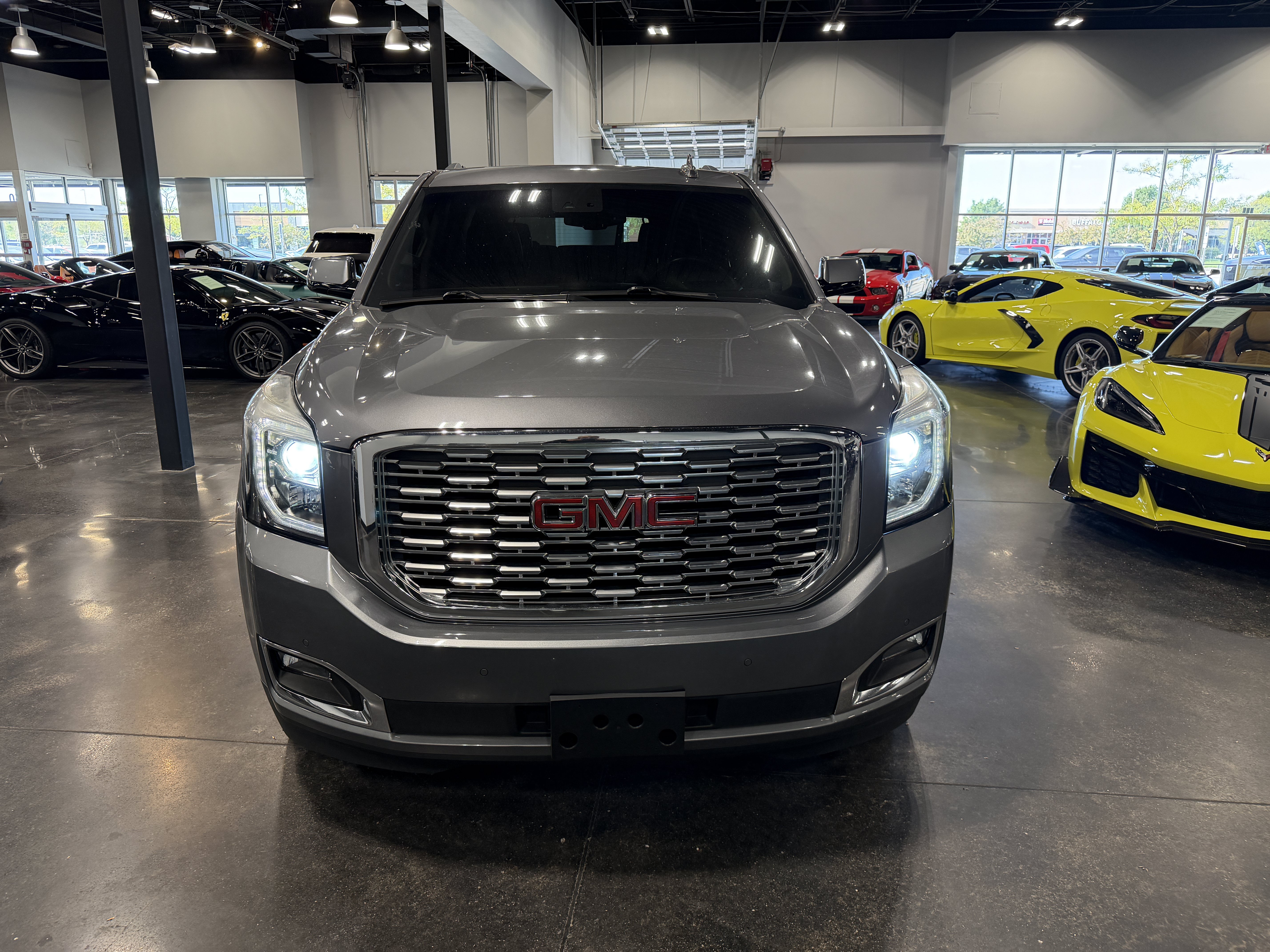 Used 2019 GMC Yukon Denali AWD/4WD image 2