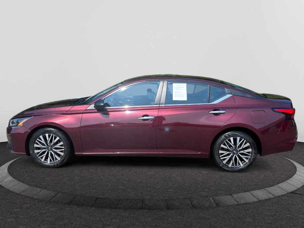 Used 2025 Nissan Altima 2.5 SV FWD image 2