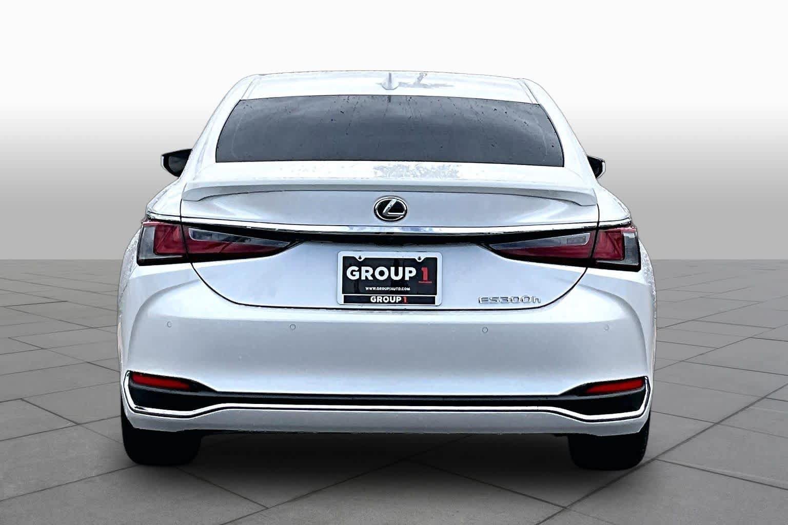 Used 2025 Lexus ES 300h w/ Premium Package FWD image 5