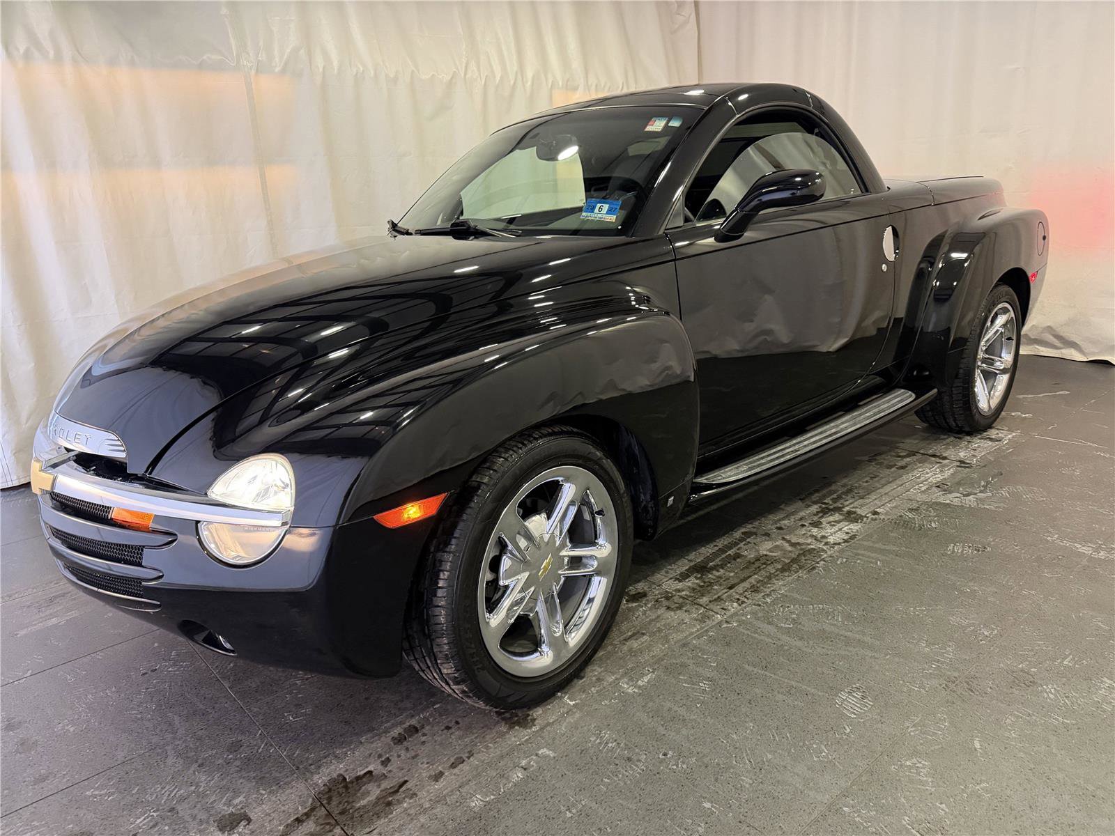 Used 2006 Chevrolet SSR w/ Preferred Equipment Group image 1