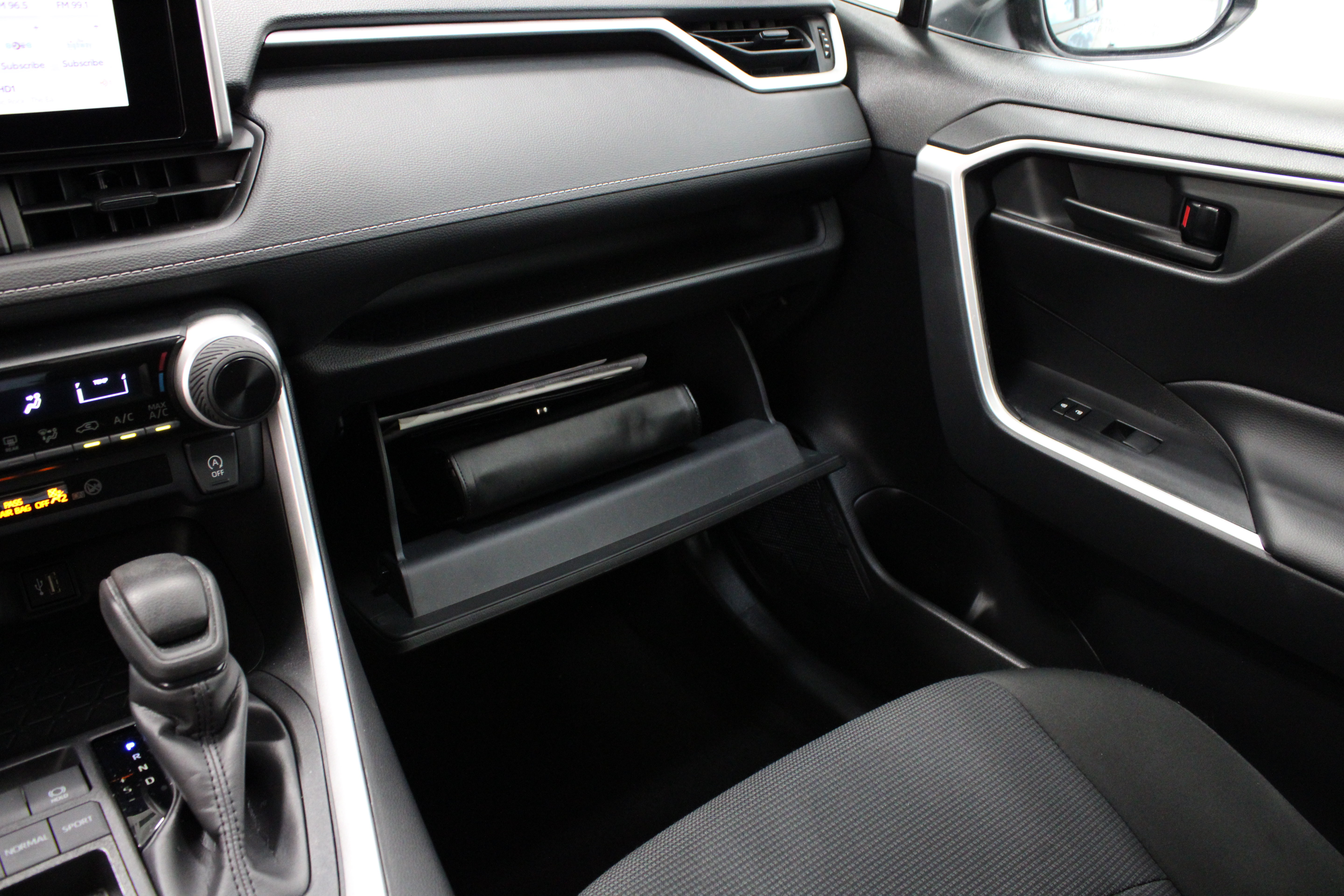 Certified 2024 Toyota RAV4 LE FWD image 20