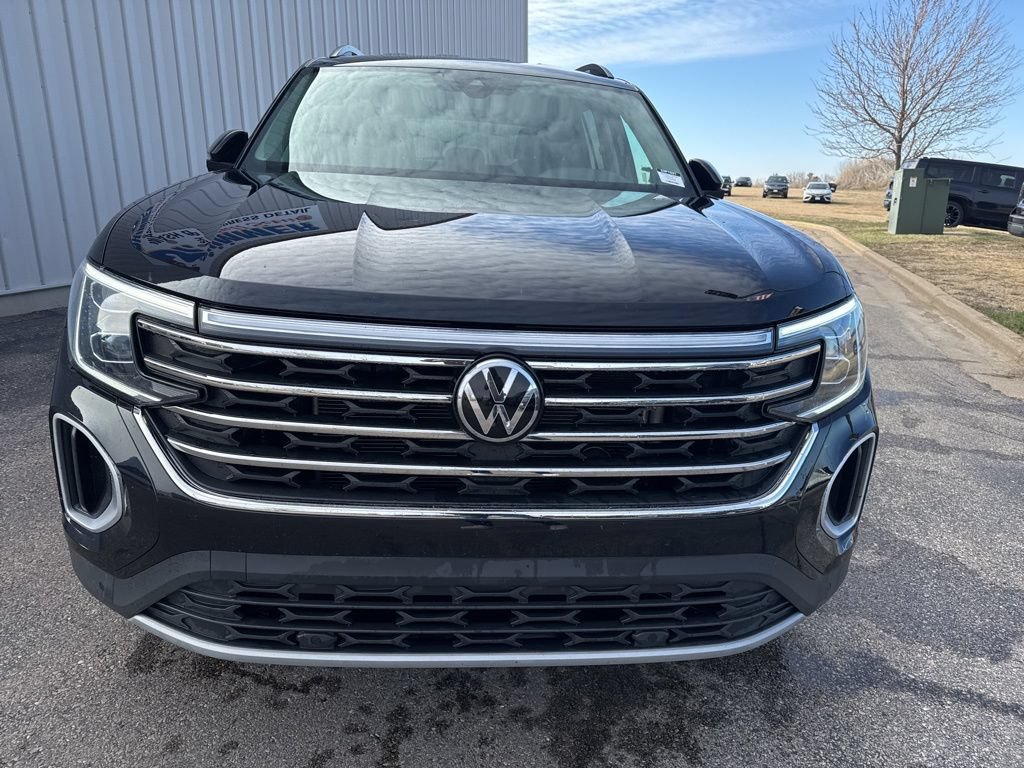 Used 2025 Volkswagen Atlas SE AWD/4WD image 11