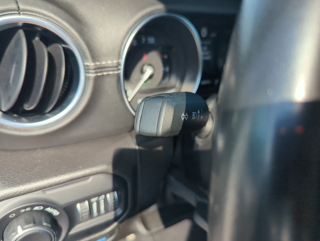 Used 2022 Jeep Wrangler Unlimited Sahara AWD/4WD image 20