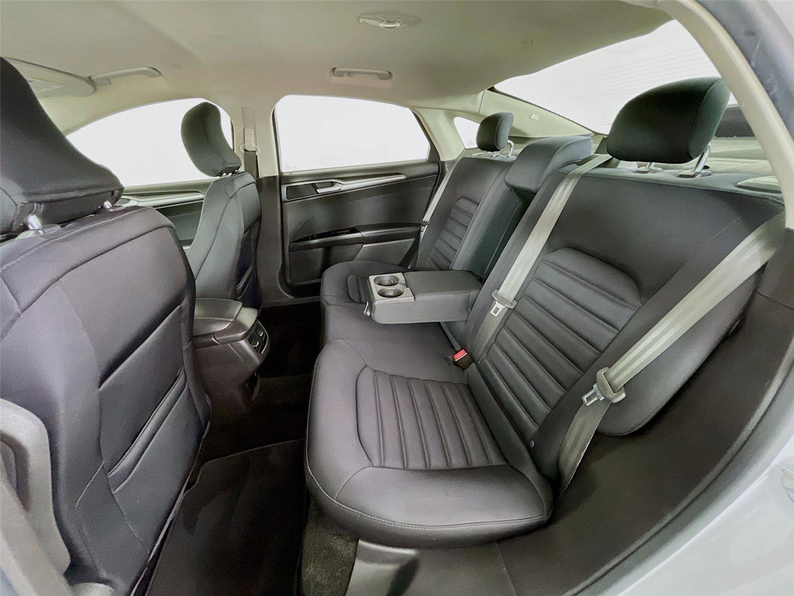 Used 2016 Ford Fusion SE image 25