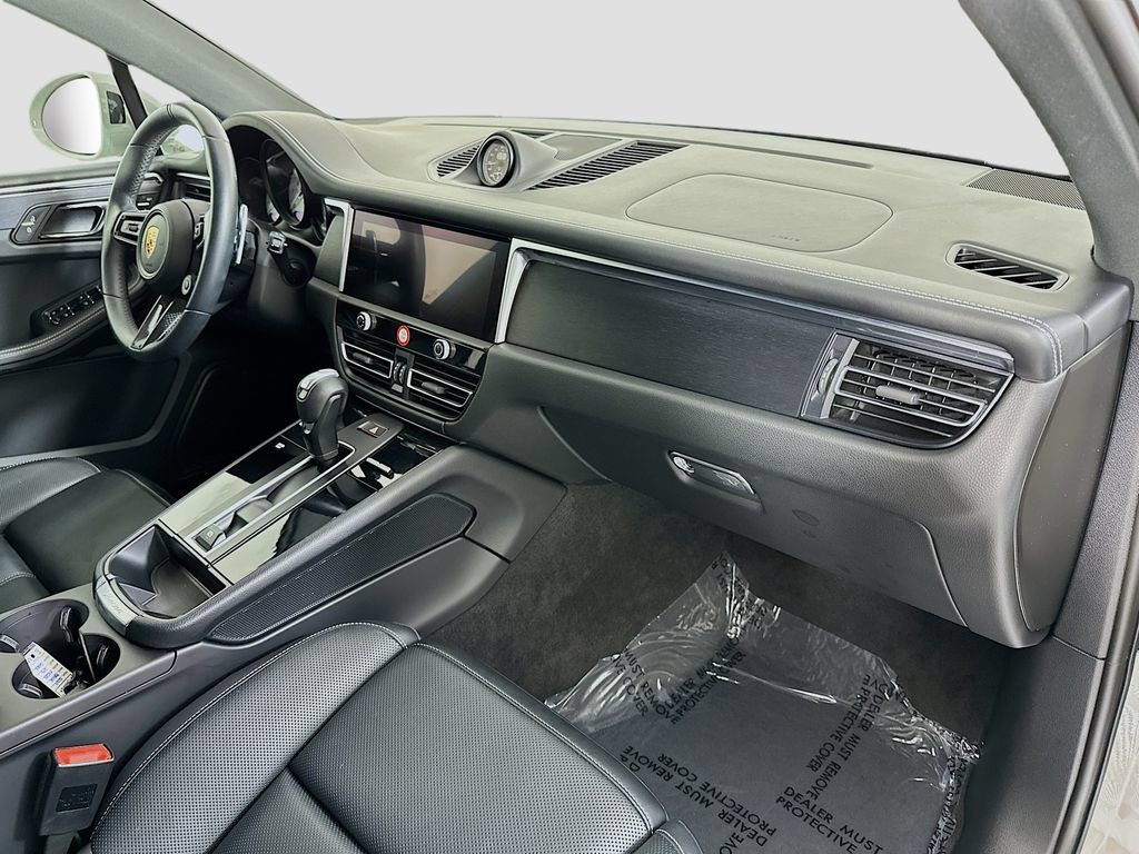 Certified 2024 Porsche Macan GTS AWD/4WD image 31