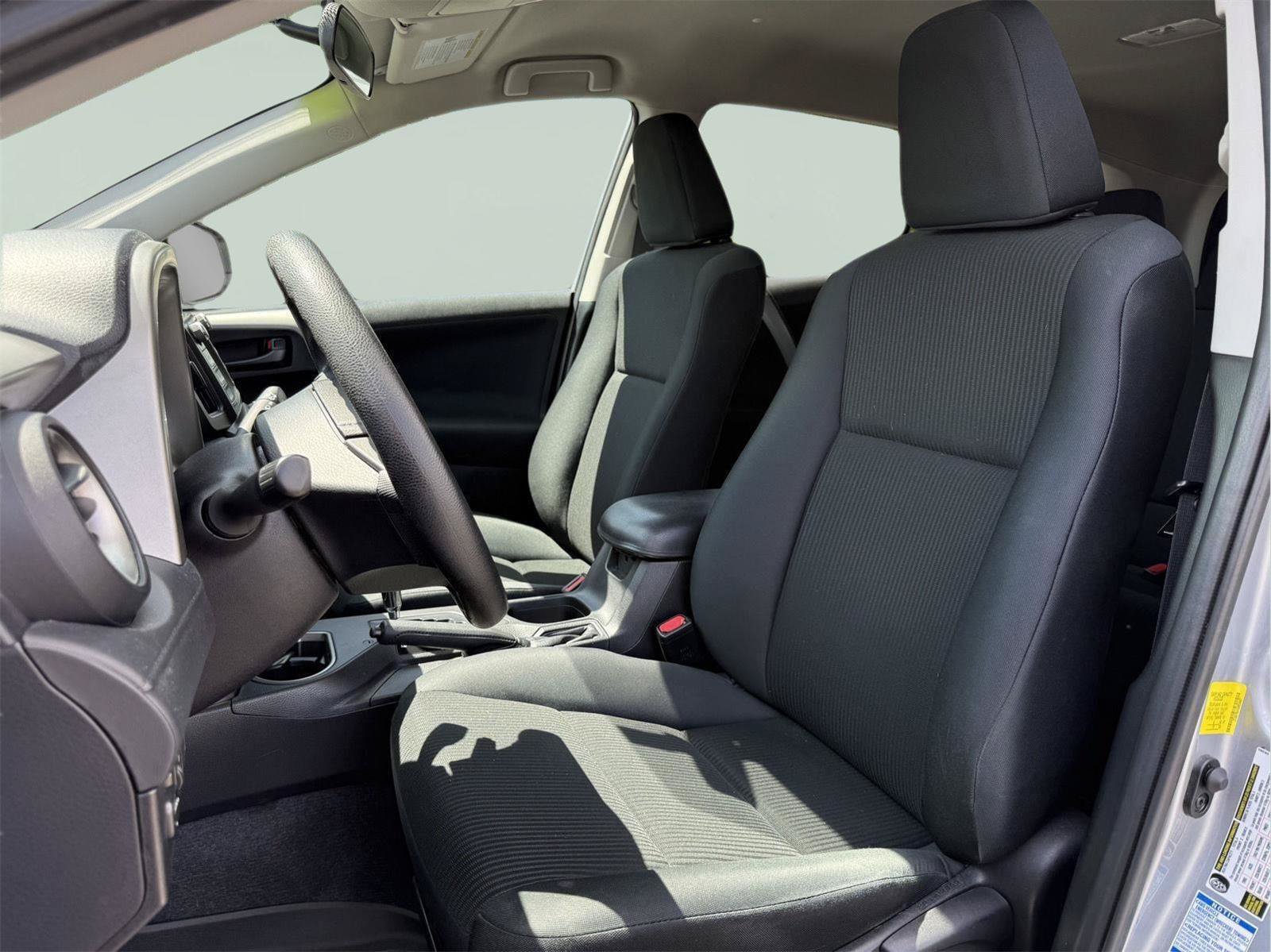 Used 2016 Toyota RAV4 LE AWD/4WD image 9