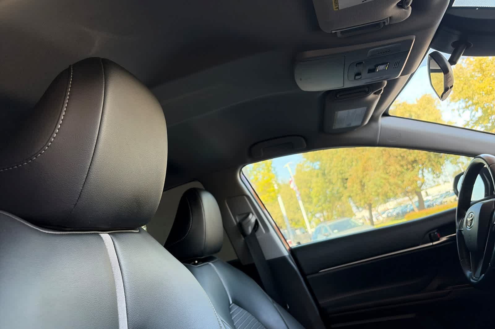 Used 2022 Toyota Camry SE FWD image 16