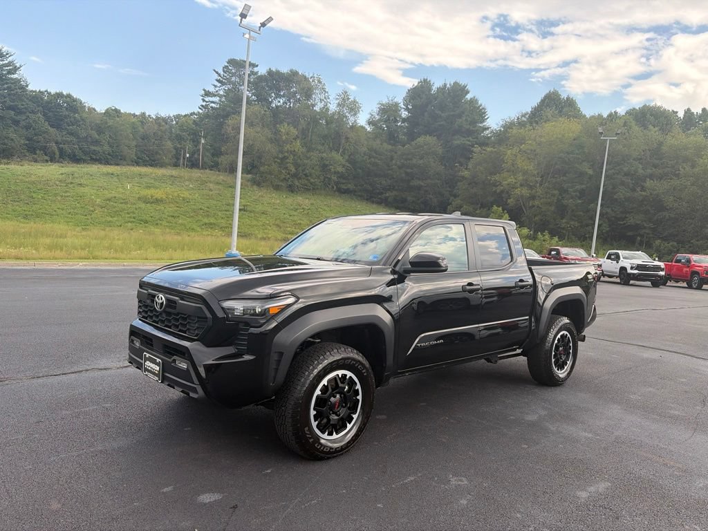 Used 2024 Toyota Tacoma TRD Off-Road AWD/4WD image 4