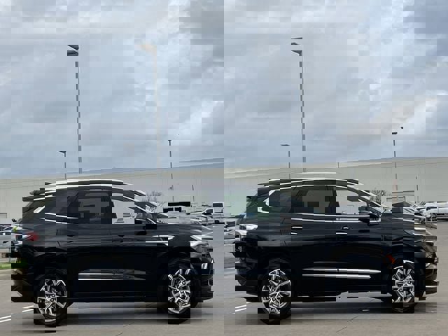 Used 2024 Buick Enclave Premium image 3