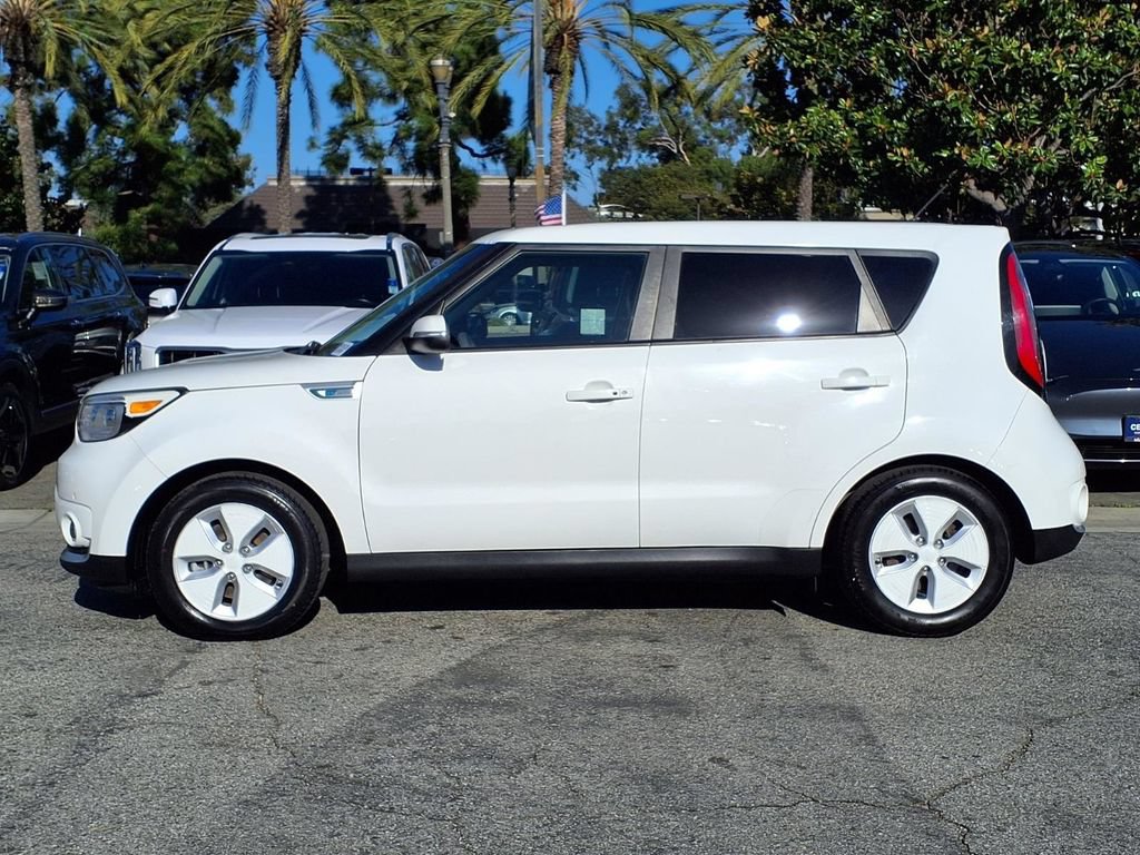 Used 2015 Kia Soul EV + FWD image 3