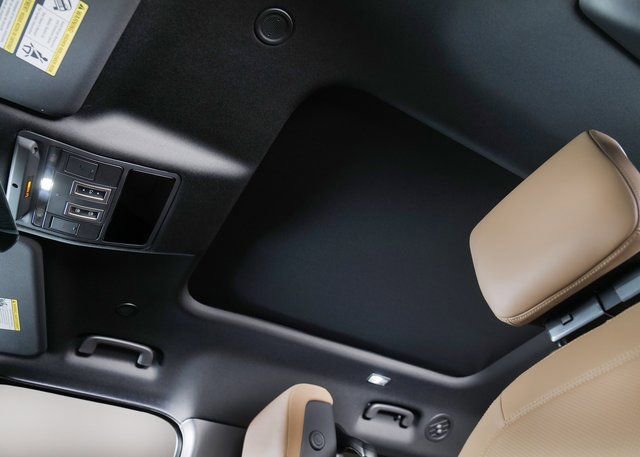 New 2026 Land Rover Defender 130 X-Dynamic SE image 24