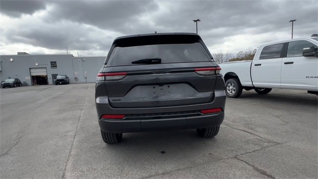 Used 2023 Jeep Grand Cherokee Altitude image 7