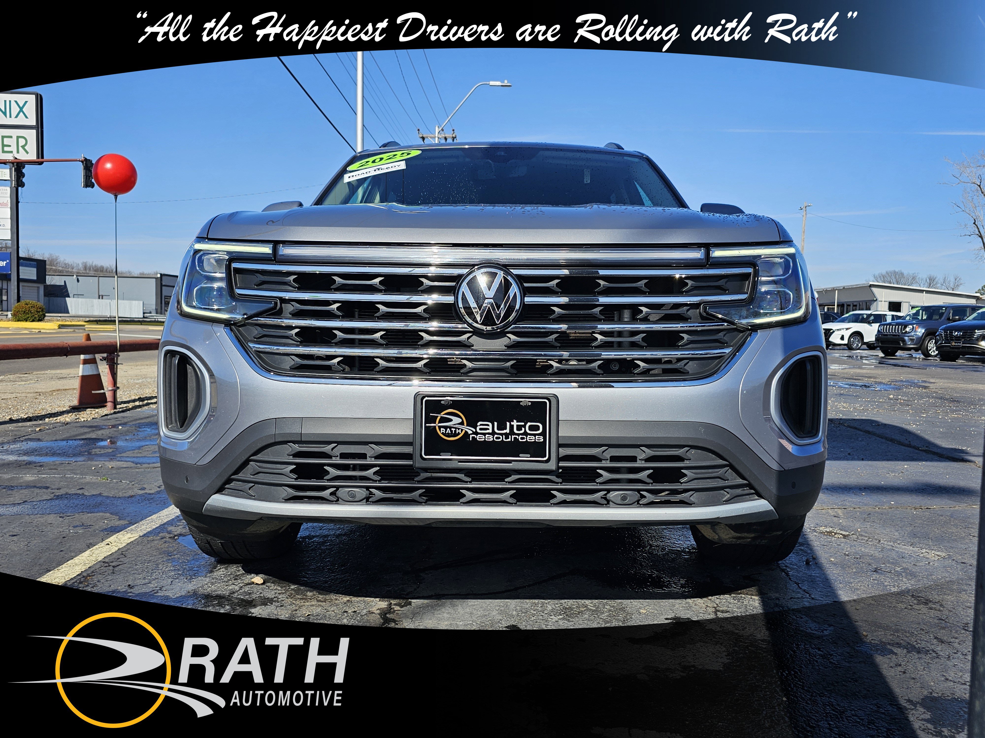 Used 2025 Volkswagen Atlas SE image 3