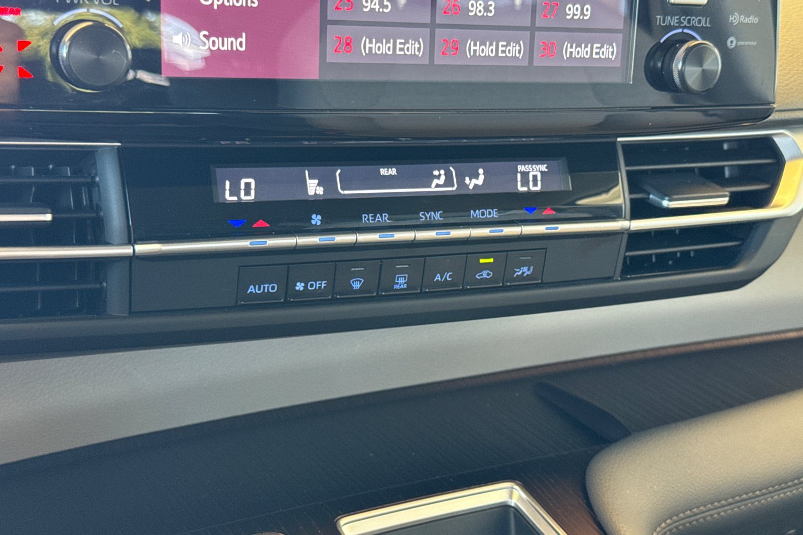 Certified 2024 Toyota Sienna LE AWD/4WD image 26