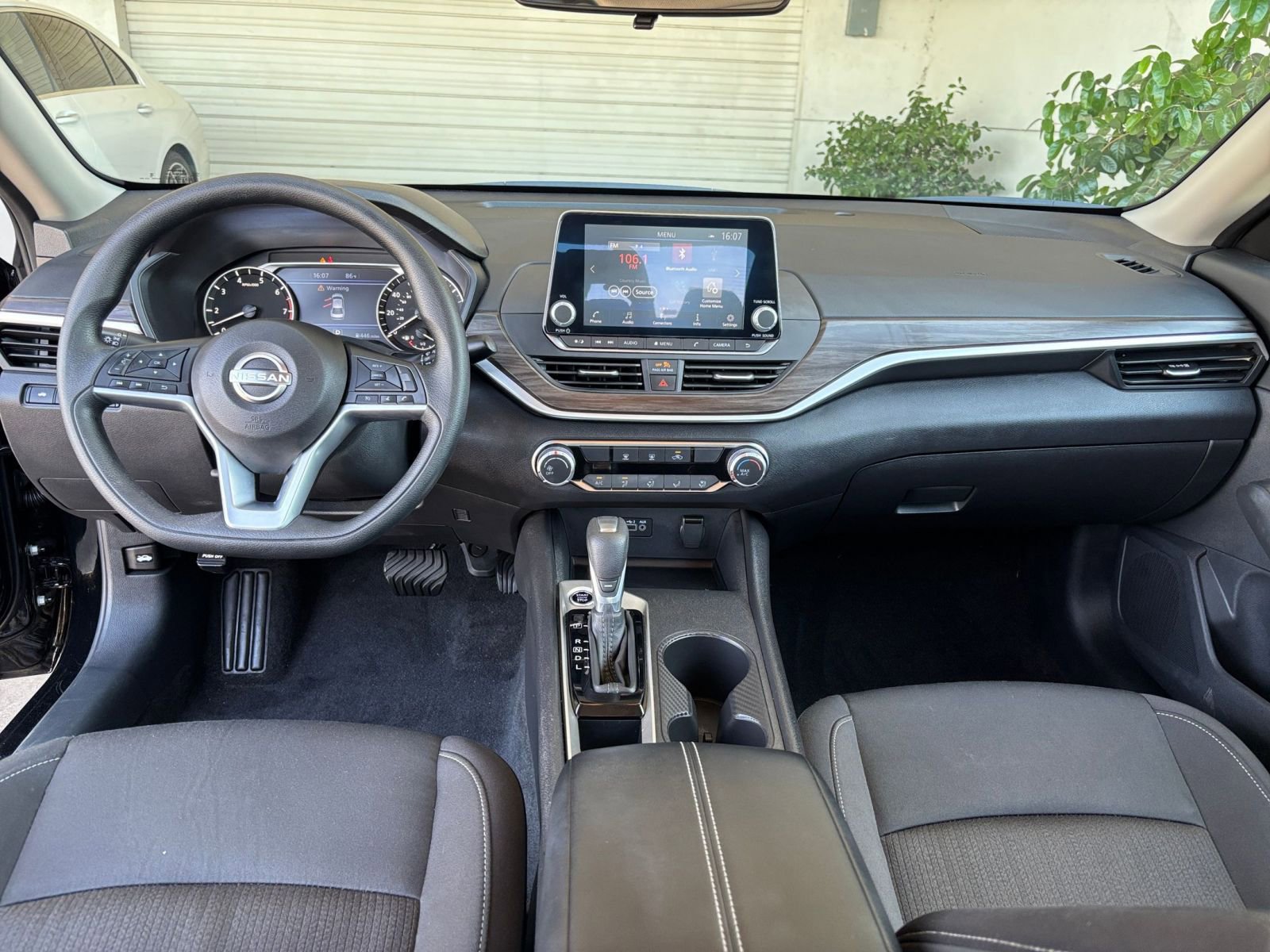 Used 2025 Nissan Altima 2.5 SV FWD image 34