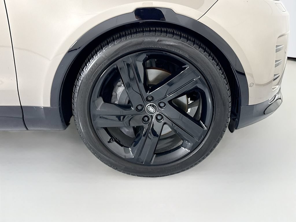 Used 2025 Land Rover Discovery Dynamic SE AWD/4WD image 33