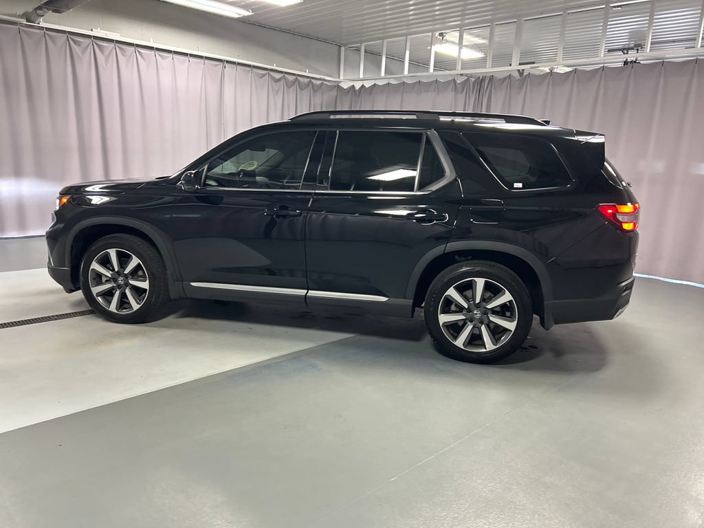 Used 2025 Honda Pilot Elite image 4