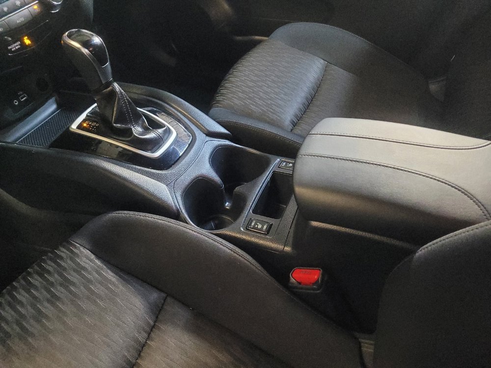 Used 2018 Nissan Rogue SV image 26