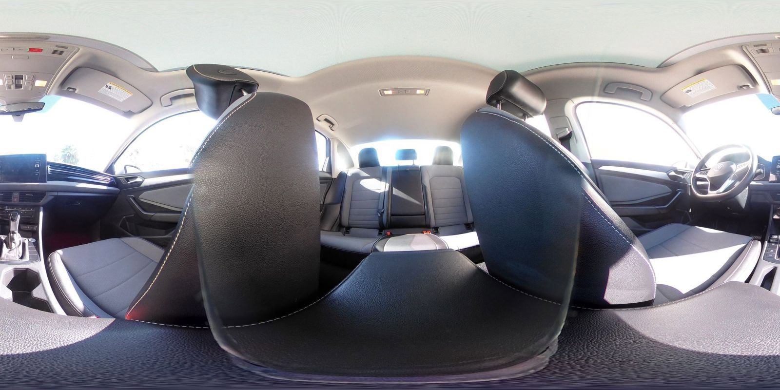 Used 2025 Volkswagen Jetta SE image 42