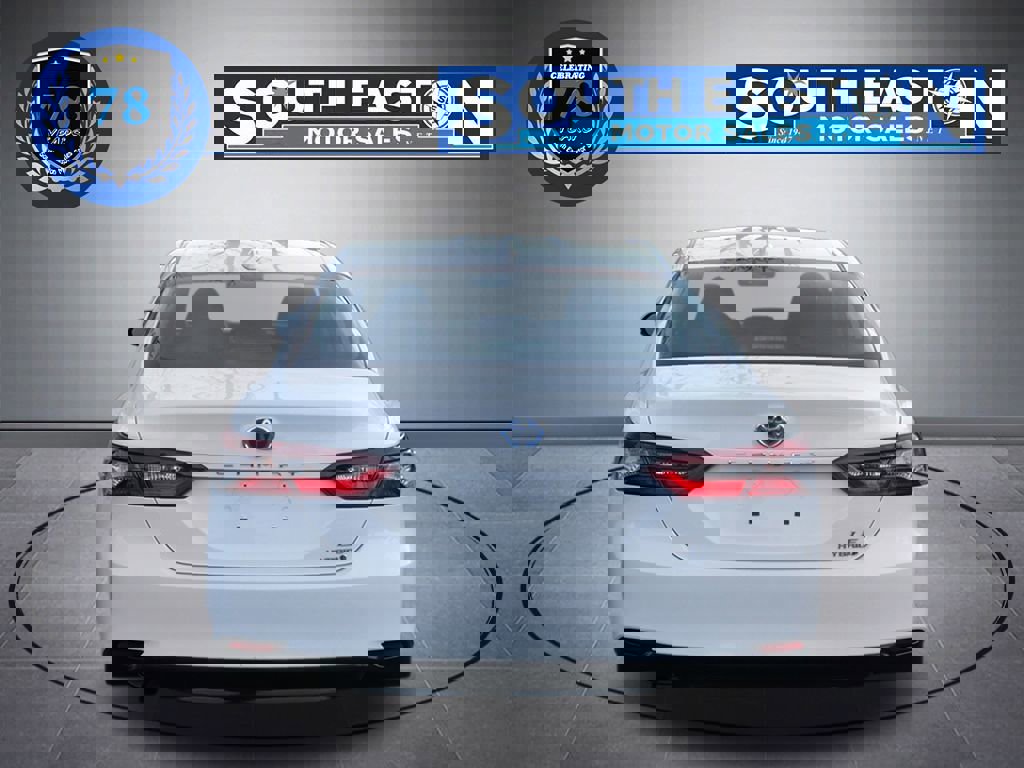 Used 2022 Toyota Camry LE image 4