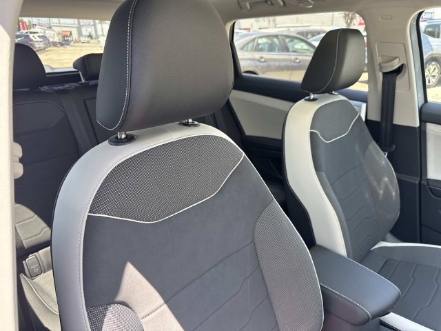New 2026 Volkswagen Taos SE FWD image 29