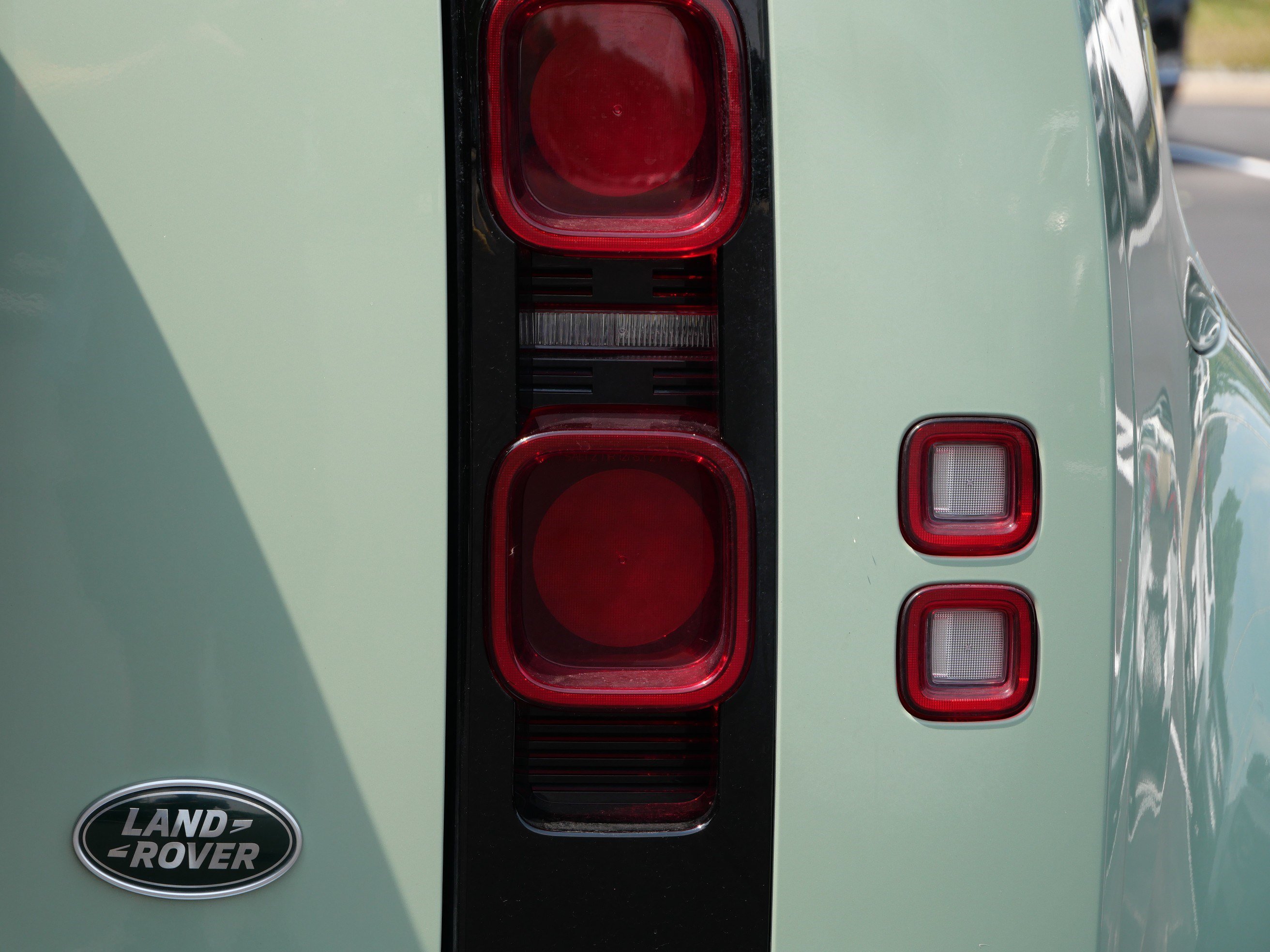 Certified 2023 Land Rover Defender 110 75th Limited Edition AWD/4WD image 11