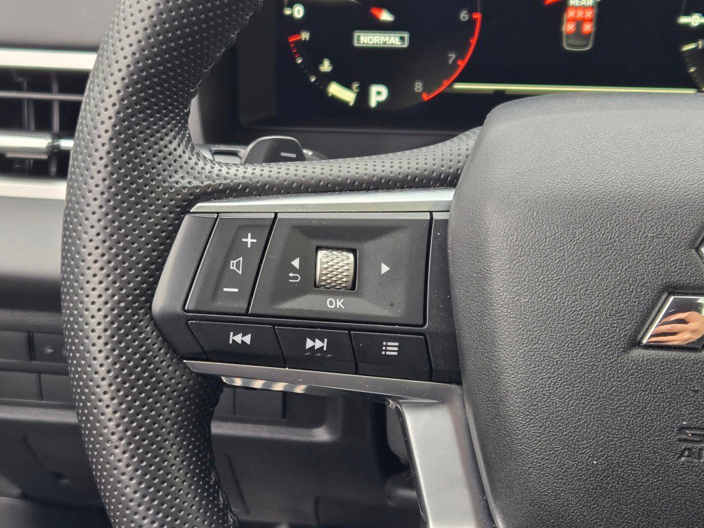 Used 2025 Mitsubishi Outlander SEL image 32