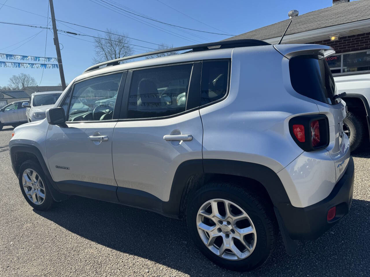 Used 2015 Jeep Renegade Latitude w/ Popular Equipment Group image 6
