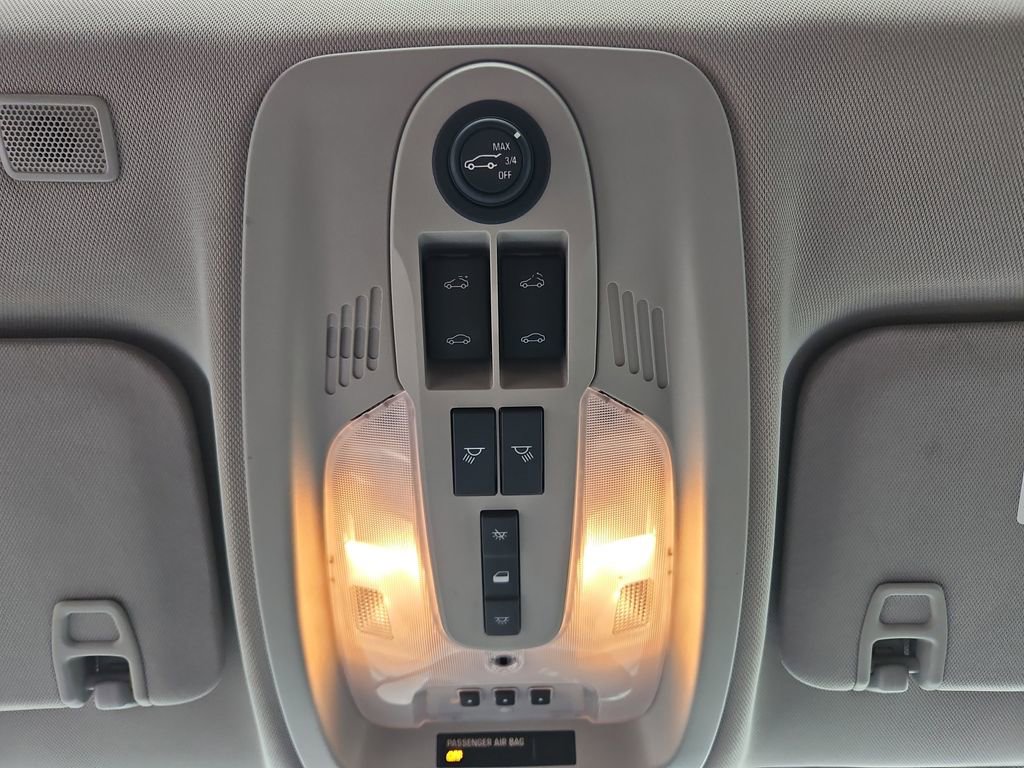 Used 2017 Chevrolet Equinox Premier w/ Enhanced Convenience Package FWD image 18