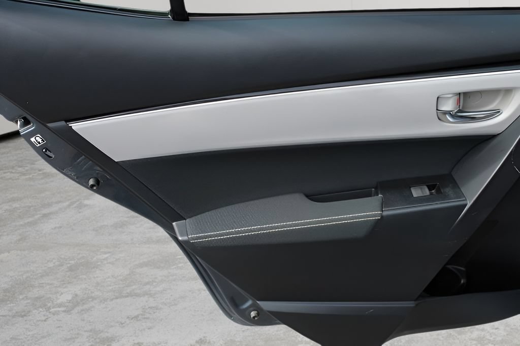 Certified 2018 Toyota Corolla LE FWD image 20