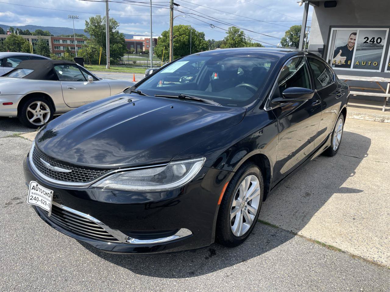 Used 2015 Chrysler 200 Limited FWD image 4