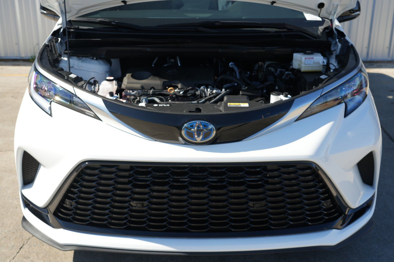 Used 2024 Toyota Sienna XSE w/ XSE Premium Package image 8