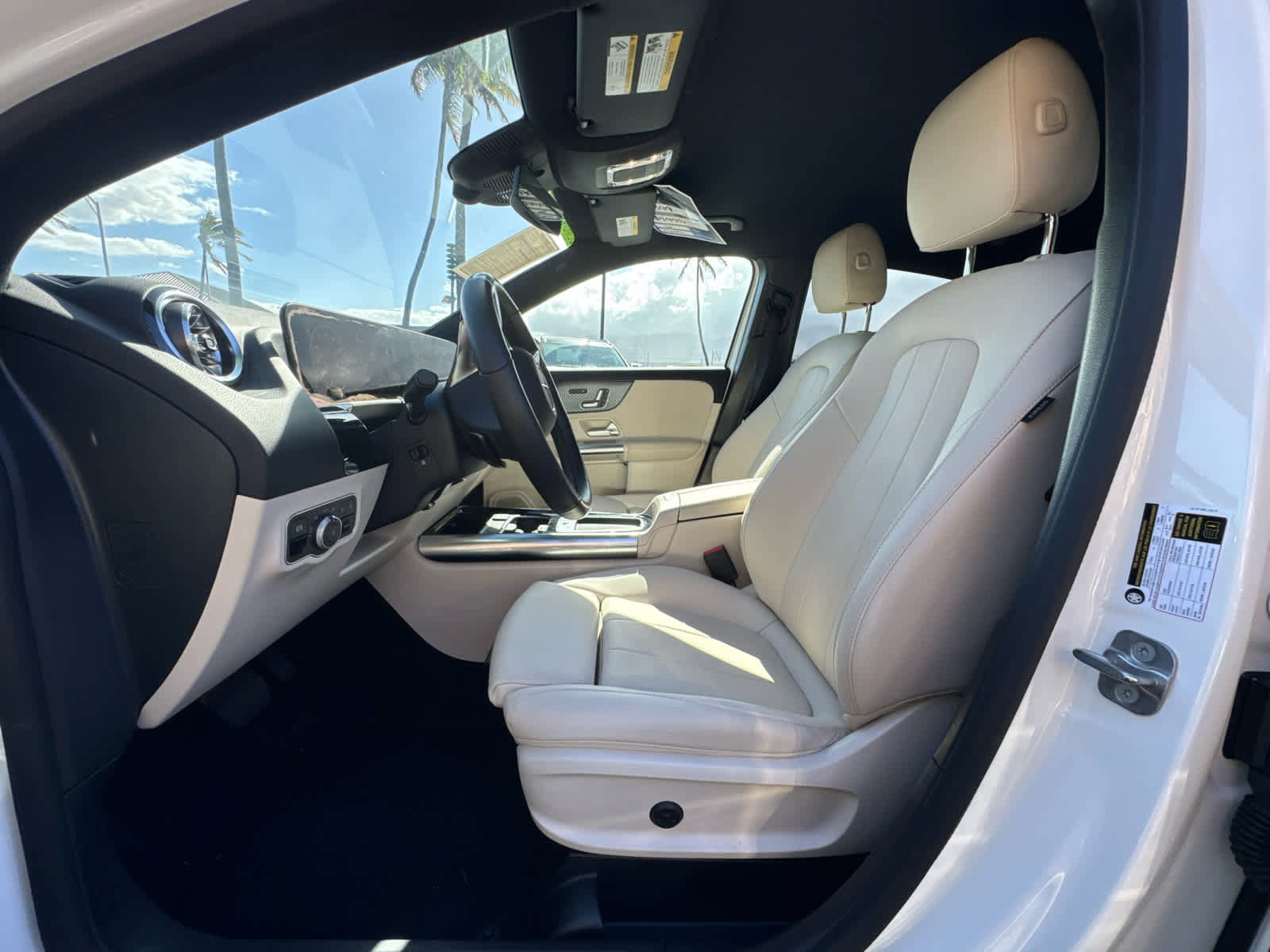 Used 2025 Mercedes-Benz GLA 250 4MATIC image 15