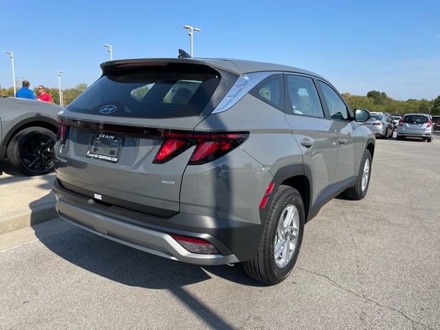 New 2025 Hyundai Tucson SE image 7