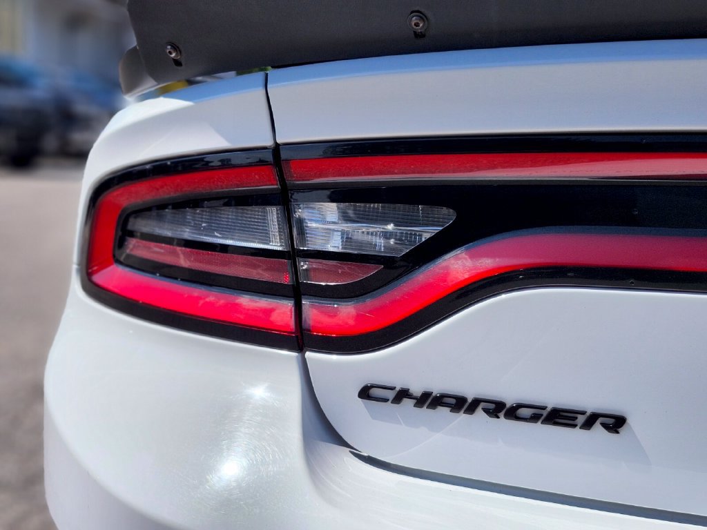 Used 2015 Dodge Charger R/T Scat Pack RWD image 9