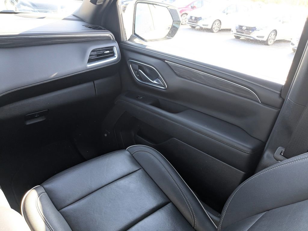 Used 2024 GMC Yukon XL SLT RWD image 15