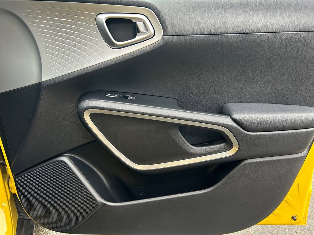 Used 2020 Kia Soul LX image 25