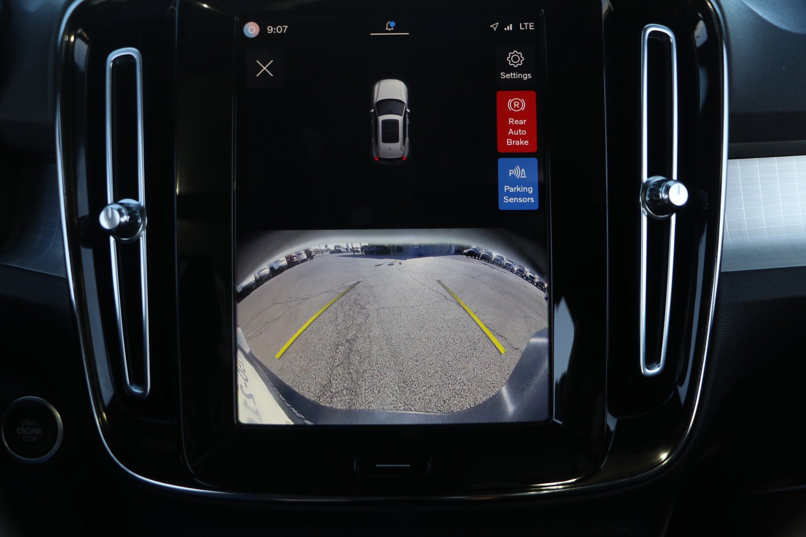 Used 2024 Volvo XC40 B5 Core image 22