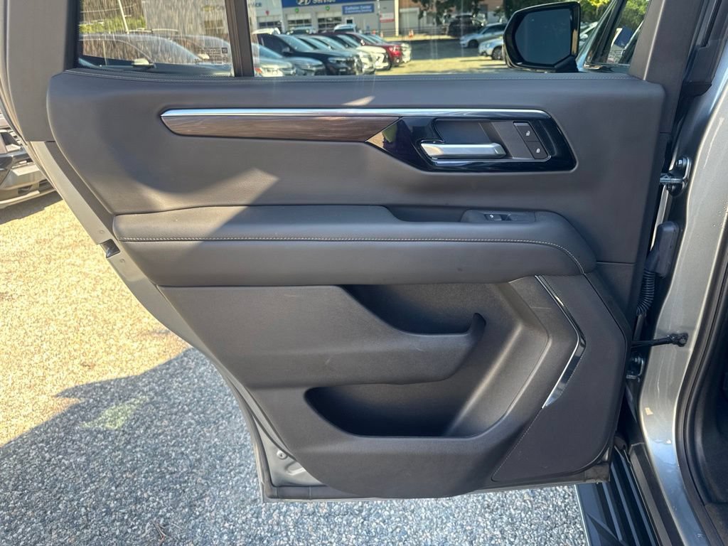 Used 2026 Chevrolet Tahoe LS AWD/4WD image 15