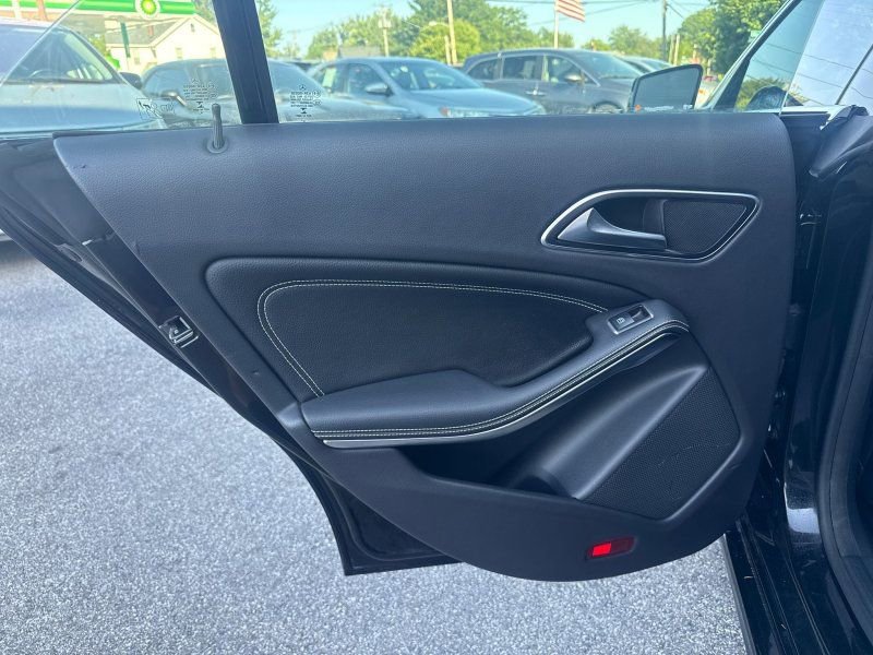 Used 2016 Mercedes-Benz CLA 250 4MATIC image 13