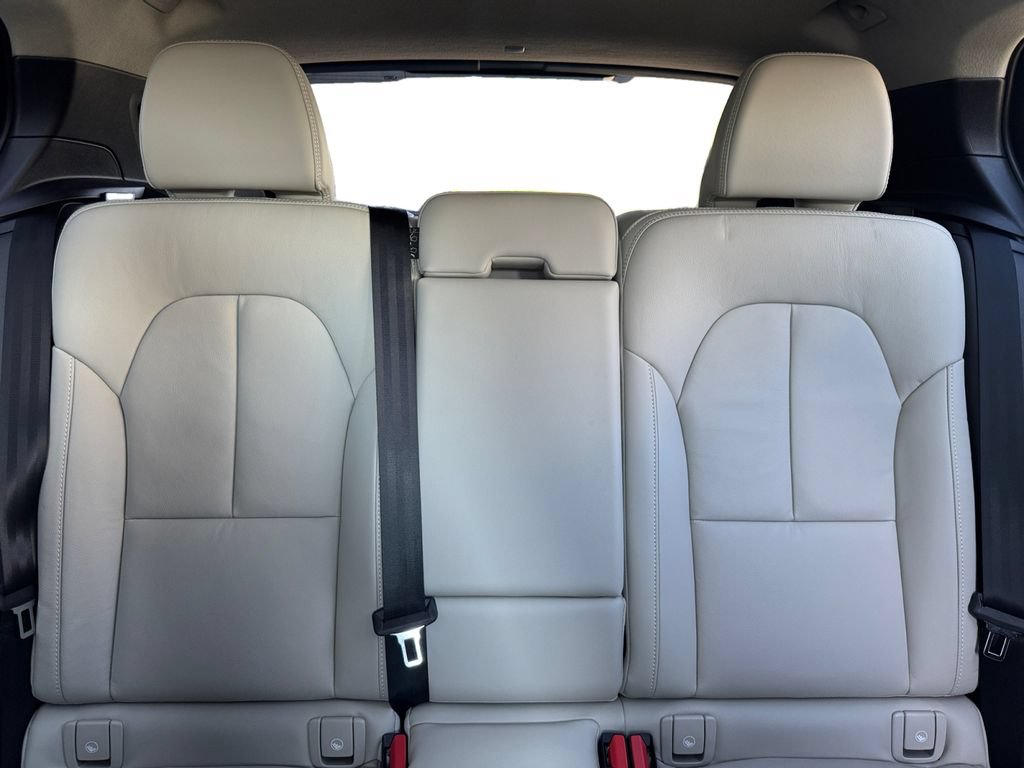 Certified 2023 Volvo XC40 B5 Plus w/ Protection Package Premier AWD/4WD image 24